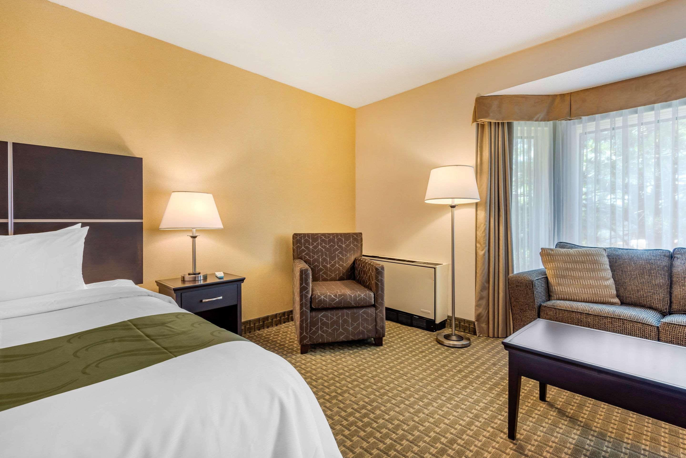 Quality Inn & Suites Brampton Exterior photo