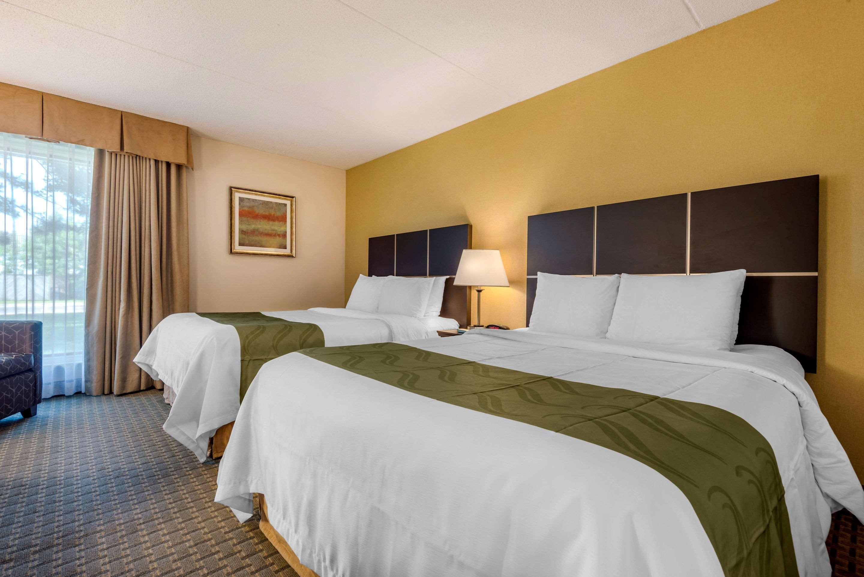Quality Inn & Suites Brampton Exterior photo