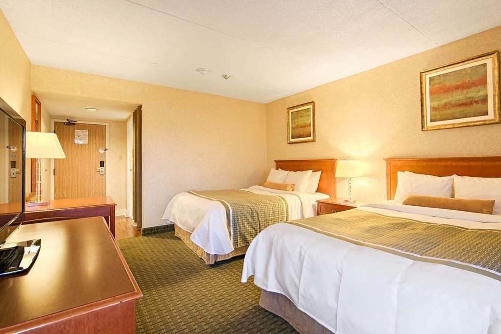 Quality Inn & Suites Brampton Room photo